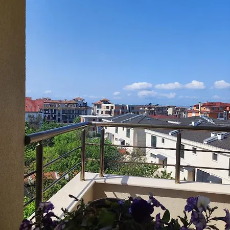 Апартамент Salamander Сарафово